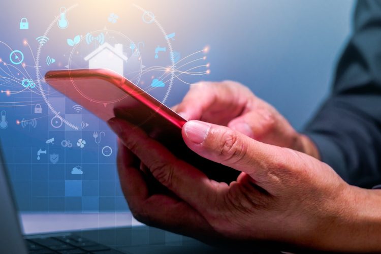 man-using-smart-phone-to-control-smart-home-automation-system-futuristic-house-system-technology_t20_xX48BB